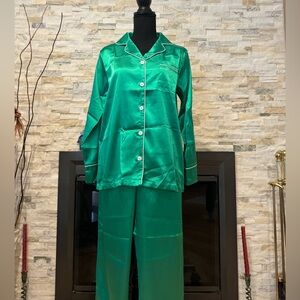 SATIN GREEN LONG SLEEVE PAJAMAS (PJ’S) 2 PIECE SET